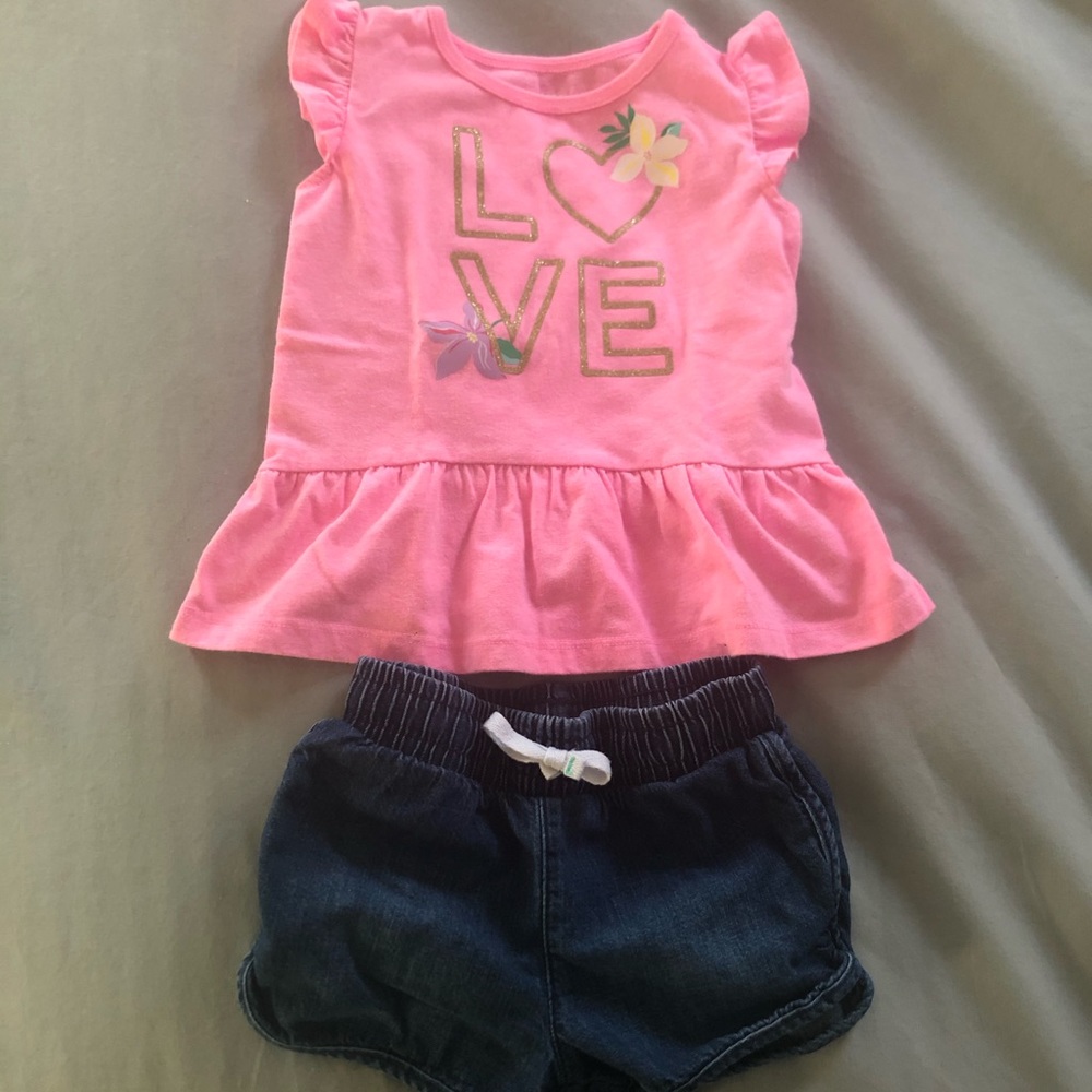 Love T-shirt and denim shorts